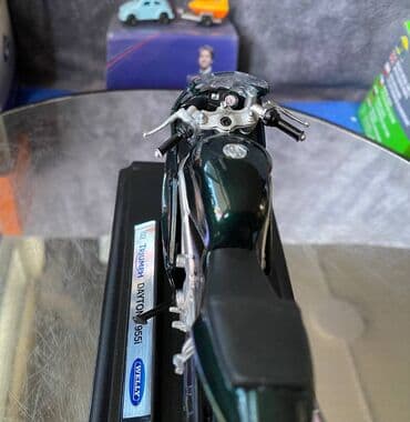 шлем для мотоцикла: Коллекционная модель Triumph Daytona 955i dark Green 1997 Welly Scale — 13