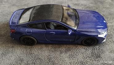 dvd diskler: BMW M8 Gran Coupé 1:32. model avtomobil maketi - Miqyas: təxmini — 6