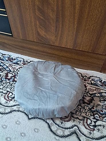 pisik yuvası: Pişik üçün yumşaq qapalı ev-buda. Xüsusiyyətlər: - Rəng: boz, ağ xəz — 3