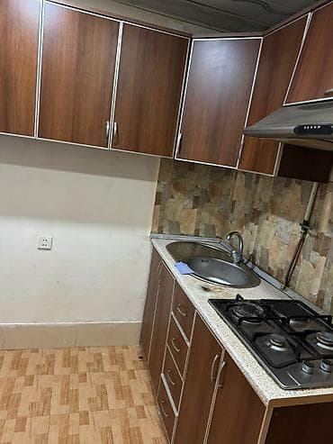Sumqayıt 4cü mikrorayon 5 mərtəbənin 1ci mərtəbəsi əşyalı