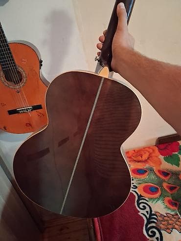 kitara: Akustik gitara – QMS brendi - Korpus: tam ölçülü akustik korpus — 4