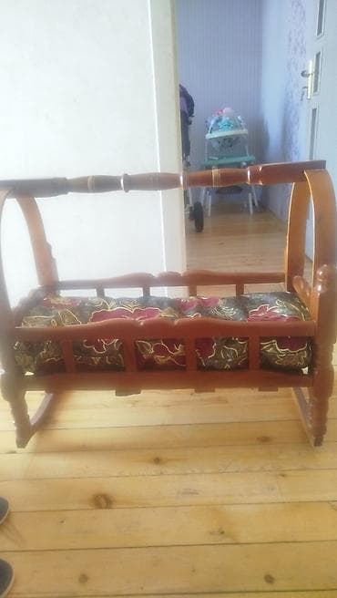 Oğlan və qız üçün, Dördbucaq, Beşik, Dəstsiz, Matras ilə, Yellənmə mexanizm ilə