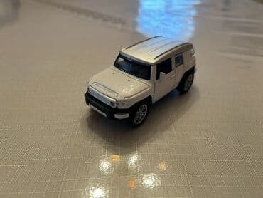 Maket oyuncaq avtomobil – ağ/silvir rəngli off-road SUV model