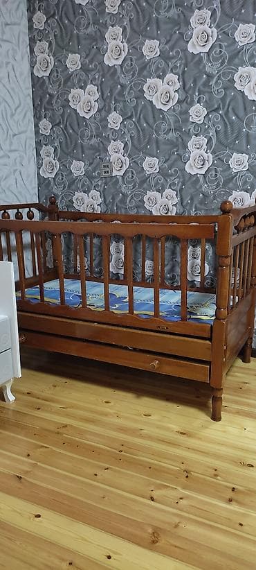 Oğlan və qız üçün, Dördbucaq, Beşik, Dəst ilə, Matras ilə, Yellənmə mexanizmsiz