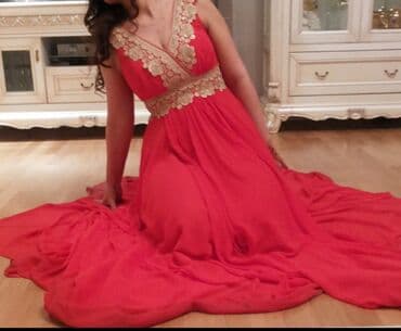 rezin şifon fasonlar: M və L ölçüləre uyğundur.yenidir 1 dəfə geyinilib. lady sharmdan — 1