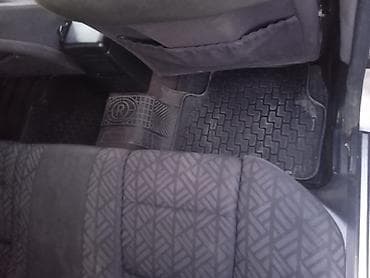 islenmis avtomobiller: - Disklər: Mercedes-Benz orijinal yüngül lehimli disklər (5 cüt şüalı — 10