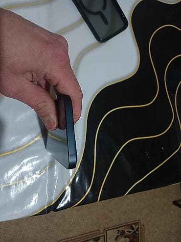 aile tv aparati: IPhone 13, Qara, Face ID — 5