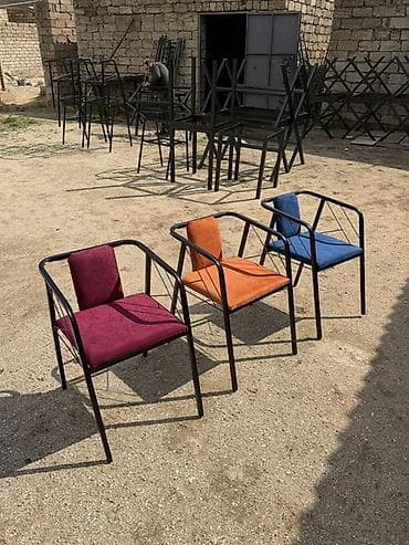 Metalkarkas yumşaq oturacaqlı stullar - Karkas: qara rəngdə toz boya