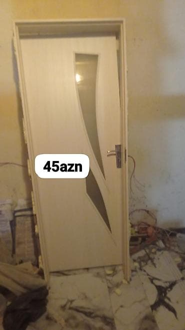 palıd qapı: Daxili otaq qapısı – dekorativ şüşə daxil. - Rəng: açıq ağ/boz açıq — 1