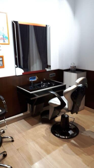 moyka arendaya verilir 2023: Kişi üçün salon moyka güzgü 270 manat kreslo 200 manat ünvan — 1