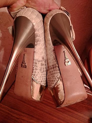 qırmızı ayaqqabı: Qadın yüksək daban ayaqqabıları – 2 cüt 1) Qırmızı klassik tufli - — 8