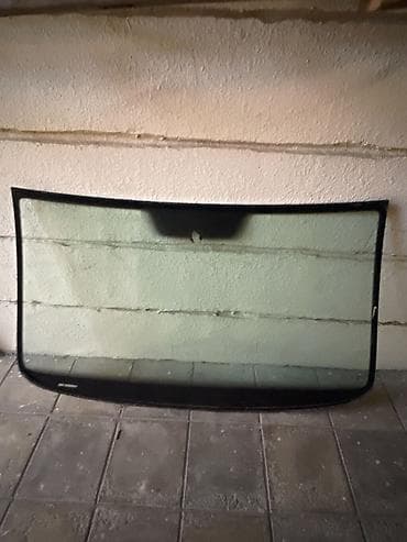 Avtomobil üçün ön şüşə (vindschild) - Rəng:aşağı hissəsi qara