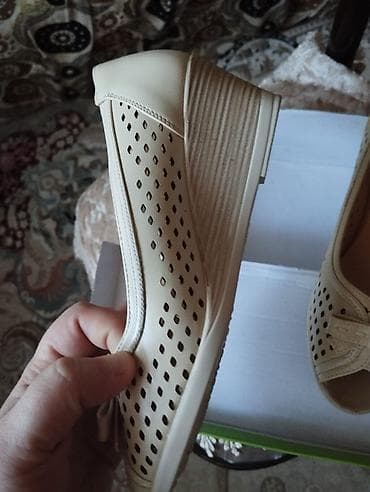 kişi gödəkcəsi: Təzədir geyinilməyib. Gəncə şəhərindədir. Bakıya Əlavə ödənişlə — 3