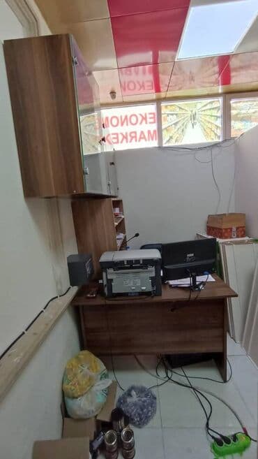 ayliq kiraye oteller: Xalqlar metrosuna yaxin yerləşən market plus marketin icində təndir — 2