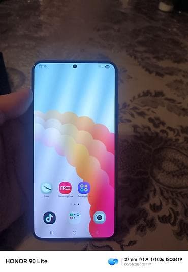 htc one: Samsung Galaxy S22, цвет - Черный, Беспроводная зарядка — 5