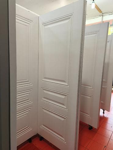 Ağ rəngdə, klassik panelli interyer qapıları. - Material: MDF/oduncaq