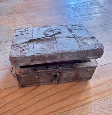 mebel sandiqlar: Qədimi sandıq mücrü 100 ildən çox yaşı var 1 əsrdən yuxarı yaşı var — 6
