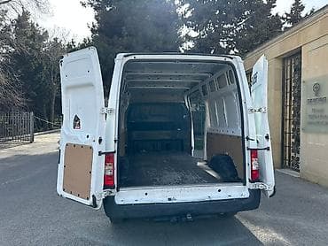 cangan masin: Ford Transit: 2.4 l | 2010 il 202700 km Van body type — 5