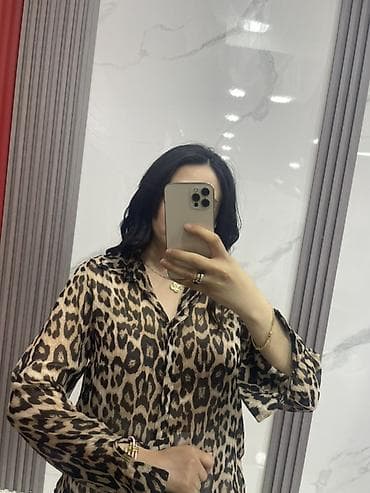 Leopard naxışlı qadın köynəyi - Model: klassik yaxalıqlı, düyməli