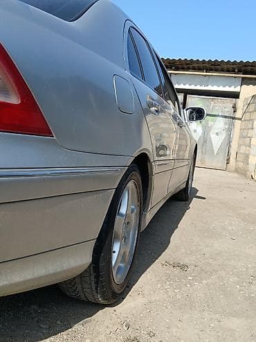 nomre altligi: Mercedes-Benz C‑Class (W203), gümüşü rəng. - Kuzov: sedan, klassik — 6