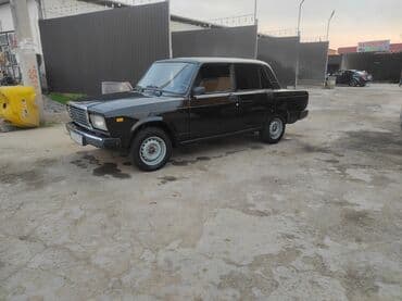 Avtomobil: Lada 2107 (klassik sedan), qara rəng Kuzov: 4 qapı, tünd