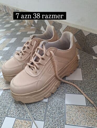Sviterlər: Qadın geyim və aksesuarları: - Bej platformalı idman ayaqqabısı - — 1