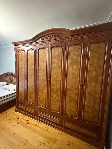 qoz: Klassik üslubda yataq otağı dəsti Komplekt: - İki nəfərlik çarpayı — 8