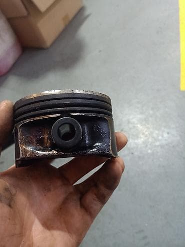 muhərrik başlığı: Məhsul: Daxili yanma mühərriki üçün porşen Təsvir: - Material: yüksək — 2