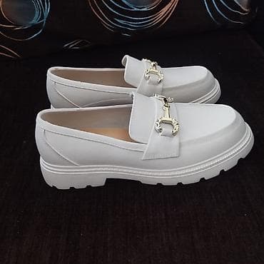 mirvari reng: Ağ rəngli qadın loaferləri - Üst material: hamar süni dəri - Ön — 1