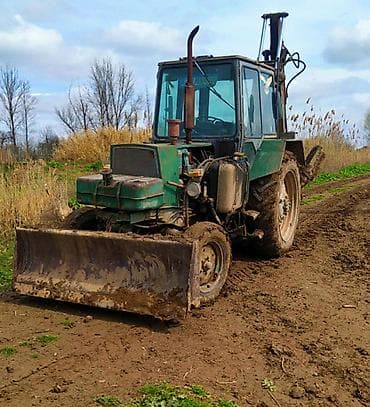 şüşə sexi: Universal ekskavator-yükləyici traktor - Ön hissədə geniş, ağır — 1