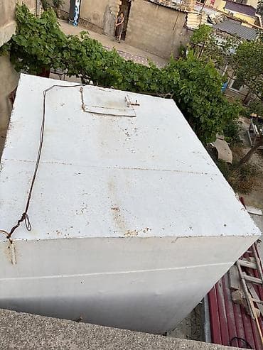 Baklar və çənlər: Metal su çəni satılır,7 ton,çürüyü pası yoxdur,qalın — 1