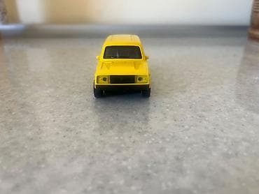 cd disk: Sarı rəngli metal oyuncaq avtomobil maketi - Korpus: möhkəm die-cast — 3