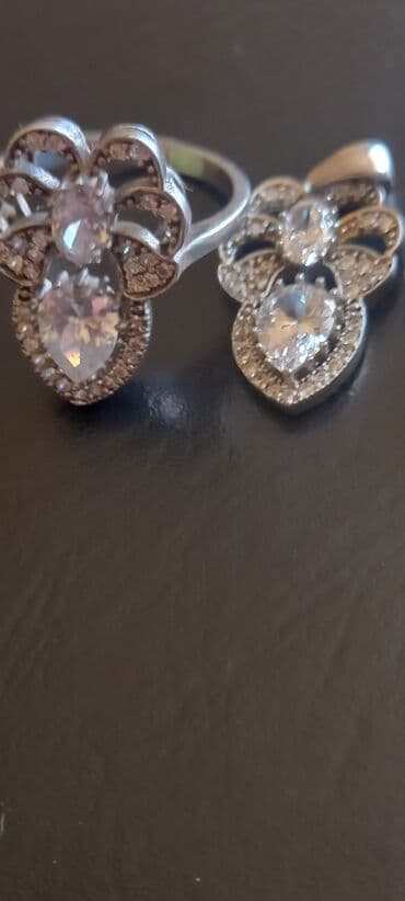 1 грамм золота цена 585 в баку: Gümüş dəst "üzük, sırğa və həmayil" dəsti satılır. Üzüyün ölçüsü 8.5 — 24