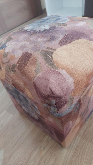 antik stullar: Çiçək naxışlı kvadrat puf/oturacaq-konteyner - Forma: kvadrat, üstü — 2