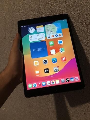Видеоигры и приставки: Б/у Apple iPad 9 (2021), 10,2", 64 ГБ, Самовывоз, Платная доставка — 2