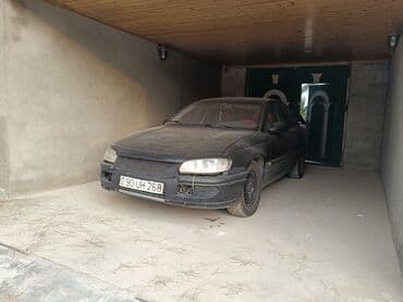 dörd göz maşın: Model: Sedan, 4 qapı Rəng: Qara Yanacaq: Benzin Ötürücü: arxa — 1