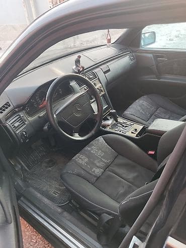 met: Mercedes-Benz E-Class (W210) sedan Mühərrik və ötürmə: - Benzin — 5