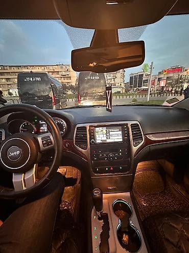 Jeep Grand Cherokee: 3.6 l | 2012 il 93500 km Ofrouder/SUV — 7