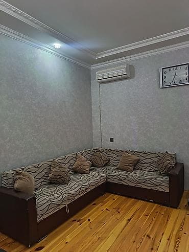 Bazalı künc divan yaxşı veziyyetdedi uzunu 2.50,eni 2 metrdi