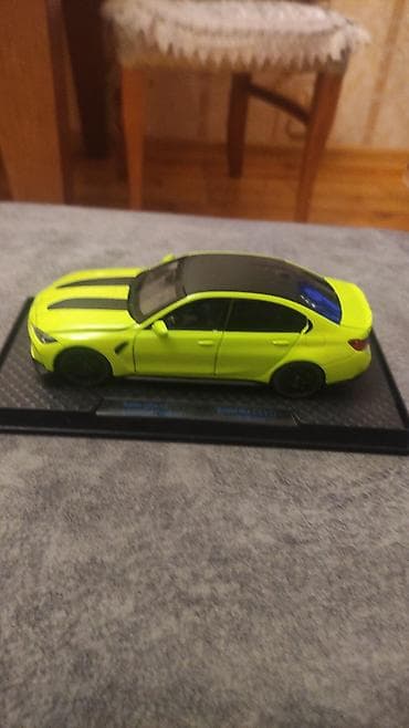 модель: BMW M3 Competition (G80) 1:32 die-cast model avtomobil – kolleksiya — 2