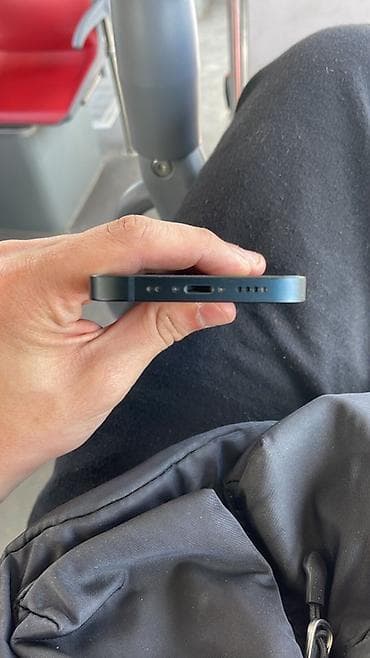 ipad mini 2: IPhone 13, Mavi, Face ID — 5