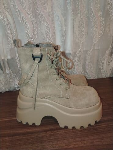 kaubojke novi sad: Qalın platformalı qadın botları. Geyilmeyib. 65 manata alinib. 45 e — 1