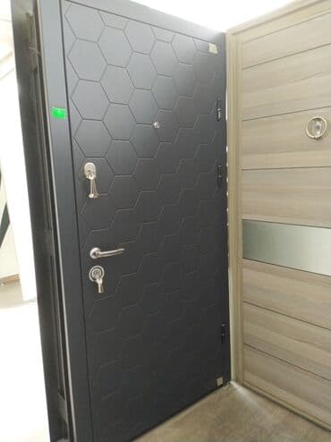 qapi qollari: Bu metal qapılar ev, ofis və ya digər binalar üçün təhlükəsiz giriş — 1