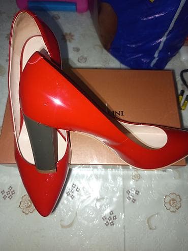 Basanoşka və səndəllər: Charles&Keith, Ölçü: 38, rəng - Qırmızı, Yeni — 3