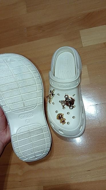 ayaggabı: Məhsul: Crocs Comfort klonları – krem/ağ rəng Ölçü: 39 (altlıqda qeyd — 2