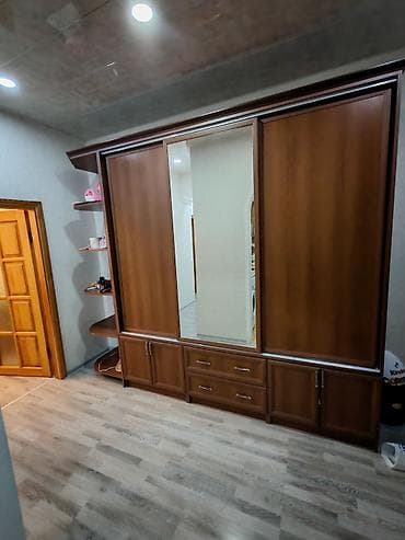 Dehliz dolabi tecili satlir Qiymet 170 azn.Ünvan Yeni Yasamal (6949)