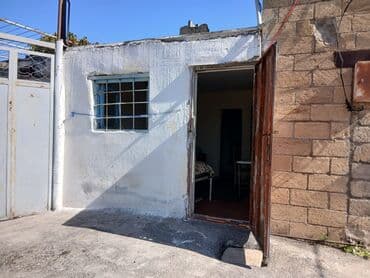 снять дом на сутки: 1 otaqlı kiçik evdi.Ev 2 və ya tək nəfər üçün uyğundur.Pəncərəsi və — 7