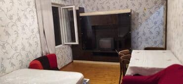 аренда квартир на долгий срок: Köhnə Günəşli qəsəbəsi, Megastore marketin yanı, 9 mərtəbəli köhnə — 2