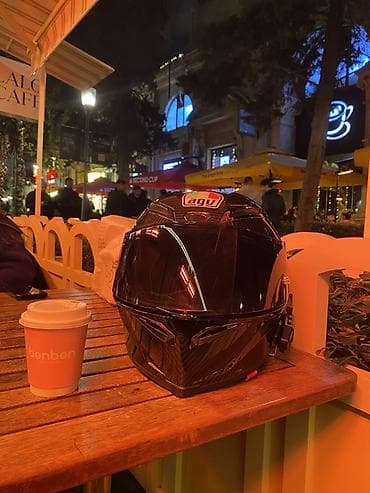 motolar: AGV tam üzlü motosiklet kaskı – karbon lif örtüklü, qara rəng — 3