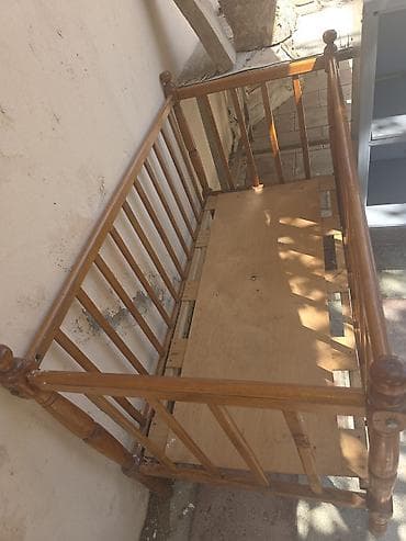 kreditle taxta: Taxta uşaq beşiyi - Material: bərk ağac, natural lak örtük - Klassik — 1